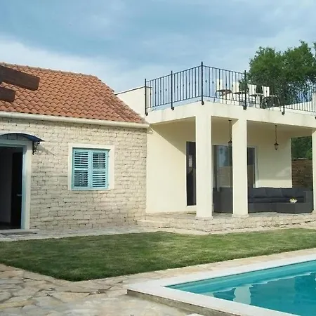 Family Friendly House With A Swimming Pool - 25391 Semesterbostad