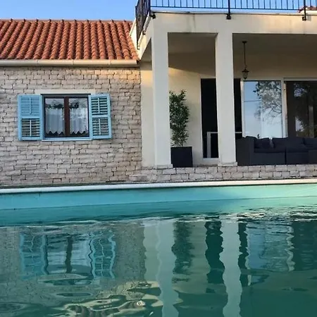 Family Friendly House With A Swimming Pool - 25391 Nyaraló *