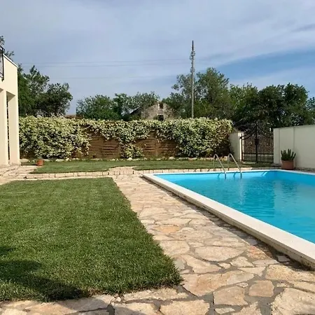 Family Friendly House With A Swimming Pool - 25391 Nyaraló *