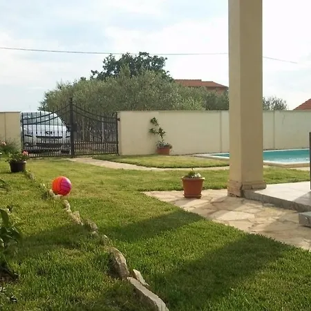 Nyaraló Family Friendly House With A Swimming Pool - 25391 Zára