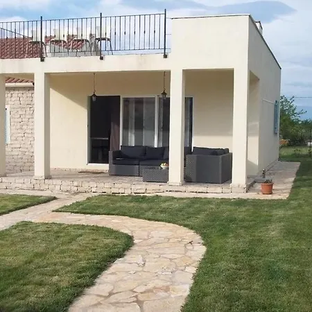 Family Friendly House With A Swimming Pool - 25391 Nyaraló *